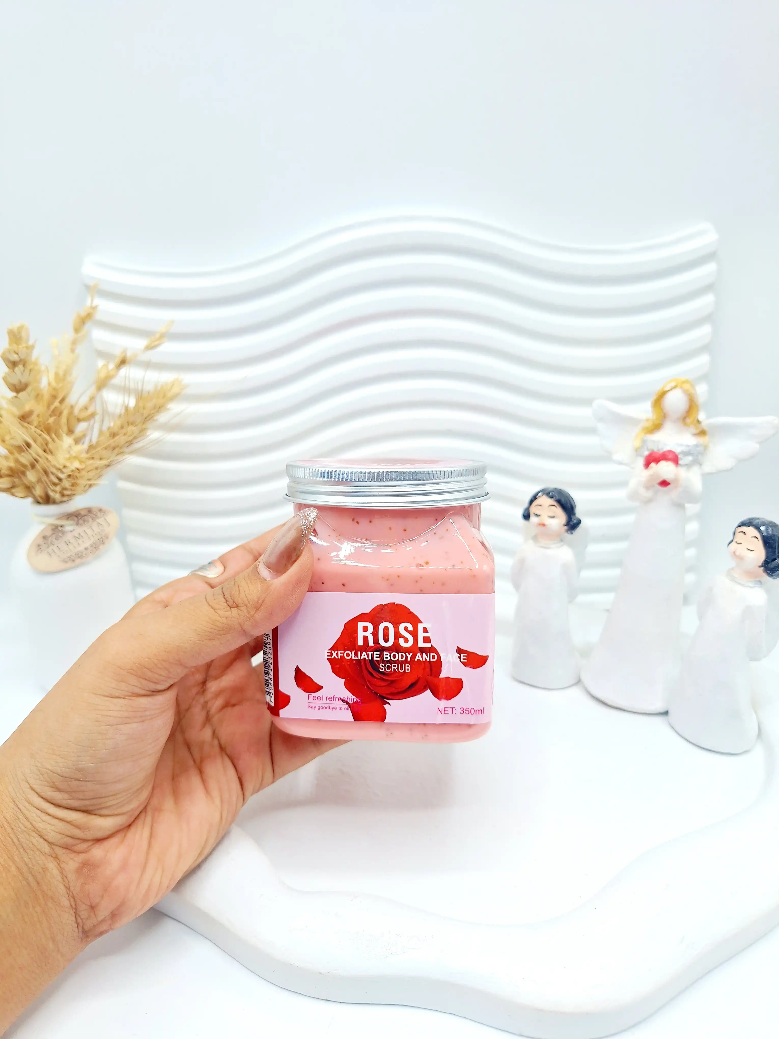 اسکراب شنی صورت و بدن 350 میل وکالی در رابحه های مختلف و متنوع  WOKALI کد 9228