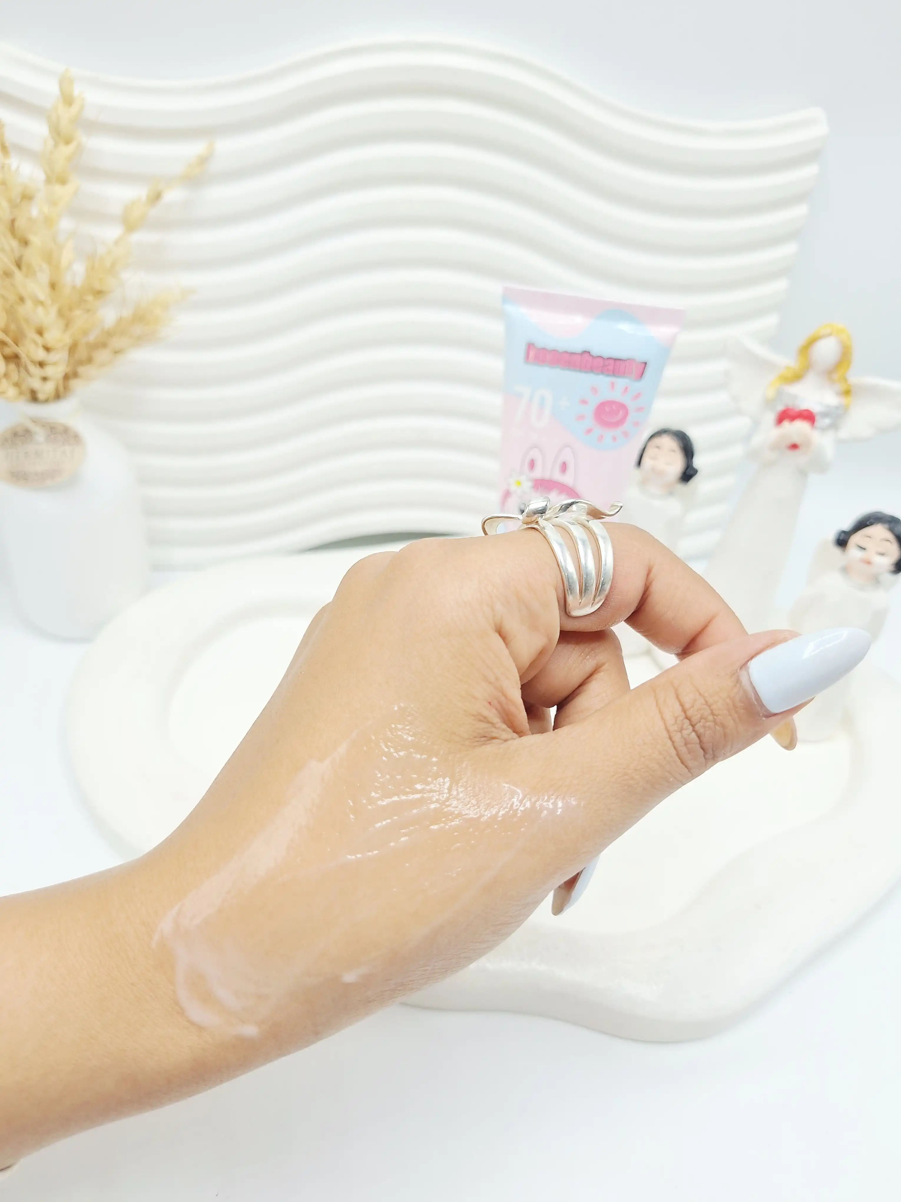 کرم ضدآفتاب SPF70 مرطوب‌کننده هوون بیوتی لبوبو کد 1670